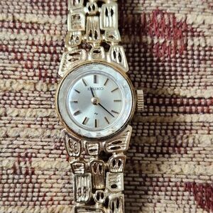 VINTAGE WOMENS SEIKO WIND-UP GOLD TONE WATCH 11-0549